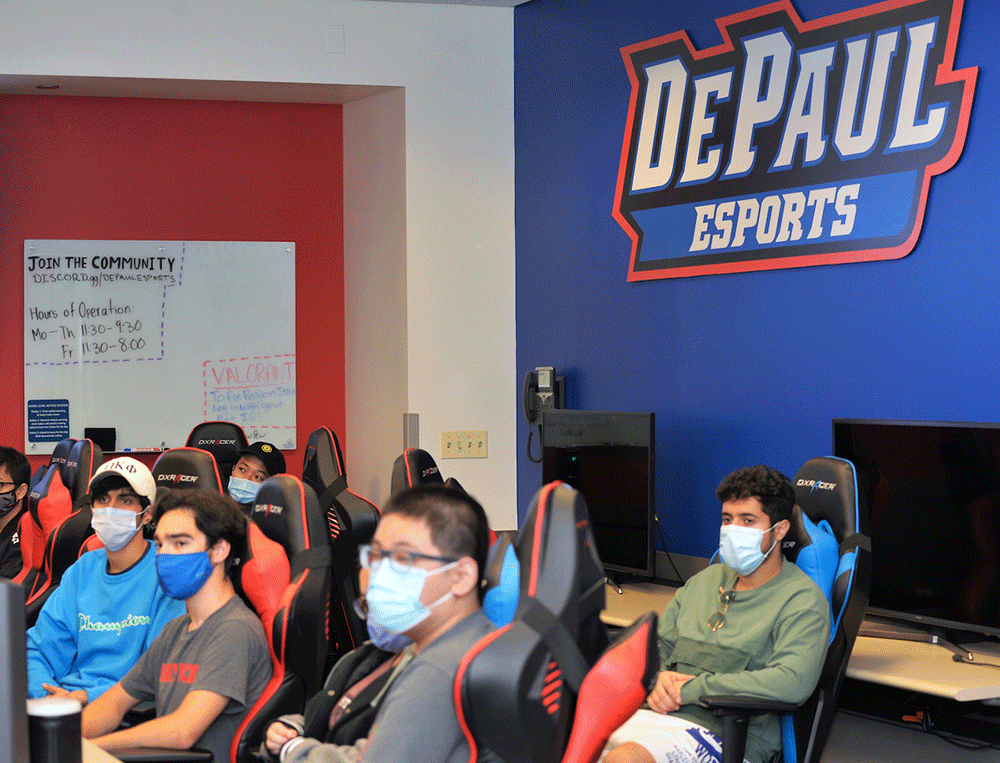 Andy Clark's esports class which met in the DePaul Center esports lounge. Students in this class worked directly with a leading esports organization, Evil Geniuses, in the fall quarter to develop partnership ideas for their new Rocket League team