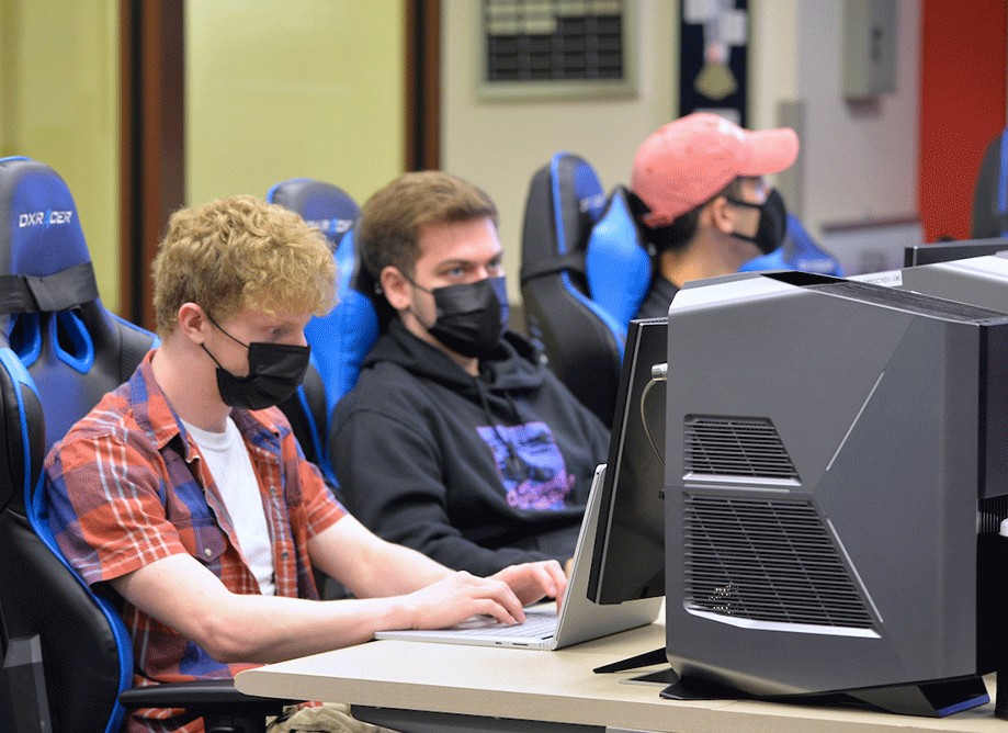 Andy Clark's esports class which met in the DePaul Center esports lounge. Students in this class worked directly with a leading esports organization, Evil Geniuses, in the fall quarter to develop partnership ideas for their new Rocket League team